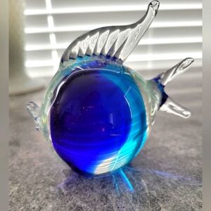 STUDIO ART BLOWN GLASS FISH PAPERWEIGHT